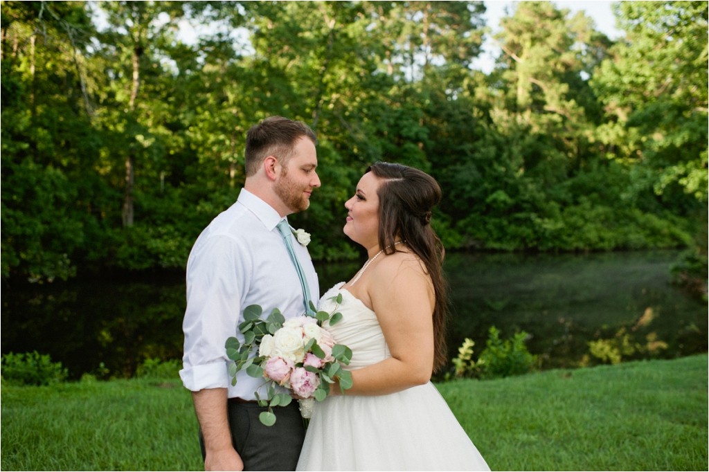Erika and Ben Wedding Conroe Texas shabby chic carriage house summer outdoor_0021