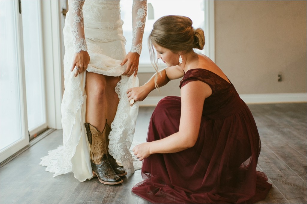 kelsey-and-cole-rustic-chic-wedding-austin-texas-lace-dress-bohemian-bouquet-cowboy-boots-barn-reception_0025