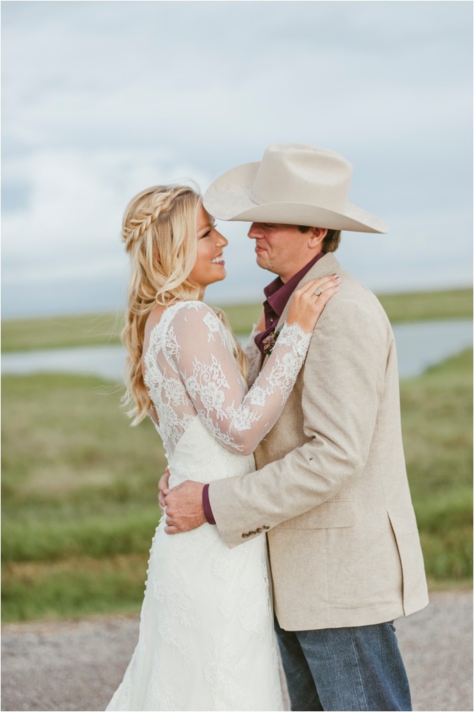 kelsey-and-cole-rustic-chic-wedding-austin-texas-lace-dress-bohemian-bouquet-cowboy-boots-barn-reception_0041